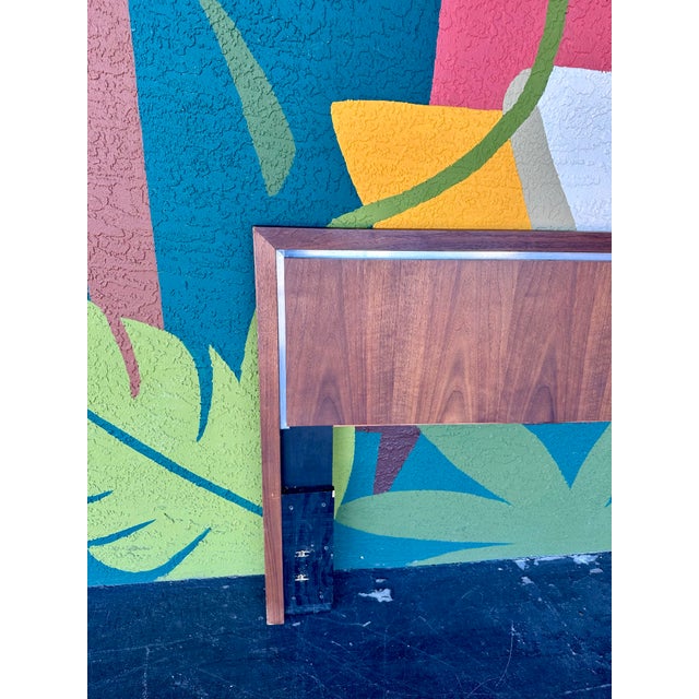 1960s Arthur Umanoff for Dillingham B Collection Walnut and Chrome Queen Headboard For Sale In Tampa - Image 6 of 12