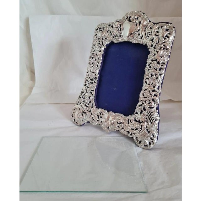 Antique Neoclassical Sterling Silver Photograph Frame from James Deakin & Sons, 1900 For Sale - Image 4 of 14
