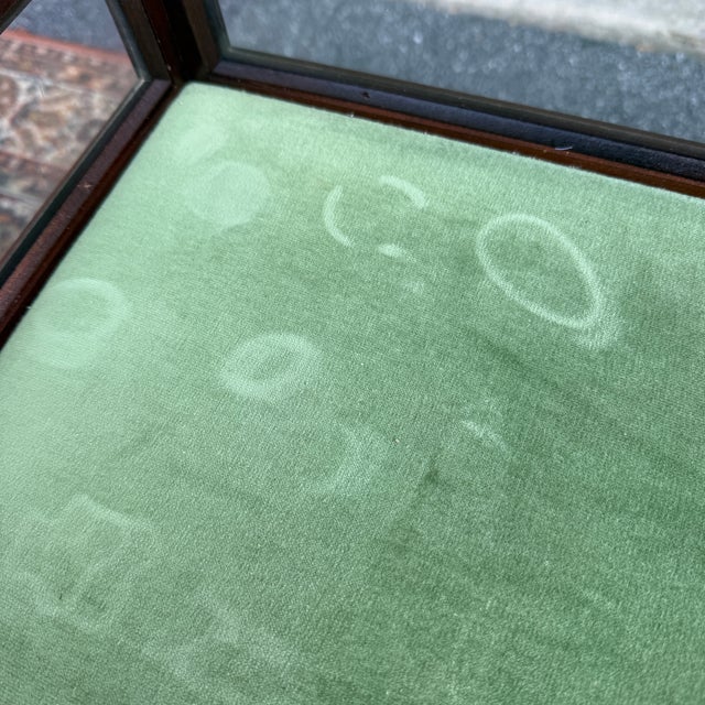 1970s 1970s Statton Oldtowne Cherry Traditional Georgian Curio Display Side Table For Sale - Image 5 of 14