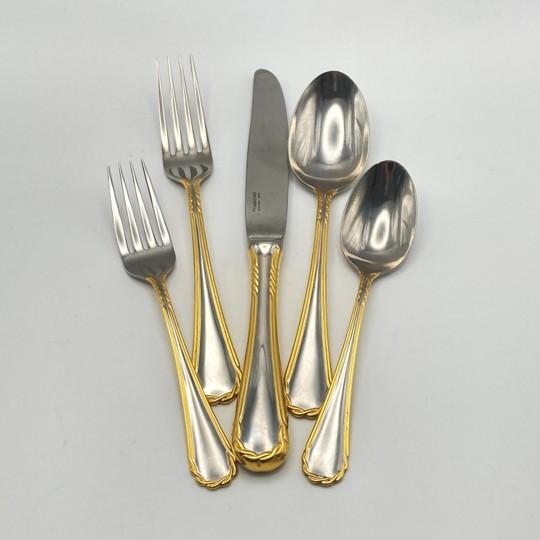 Service for 16! Yamazaki "Tasha" Gold Accent Stainless Luxury Flatware (80-Pieces / 16 Place Settings) Late 20th Century For Sale In Philadelphia - Image 6 of 18