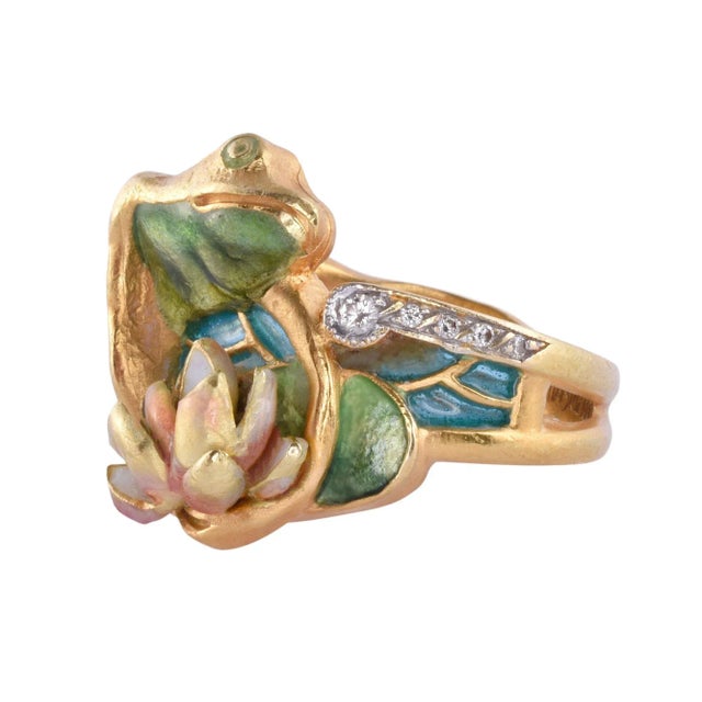 This is part of Chairish’s Fine Jewelry assortment. Estate Spanish Masriera 18K enamel frog & water lily ring. This 18...
