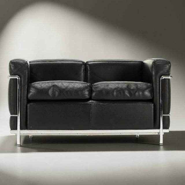 Mid-Century Modern LC2 Two-Seater Sofas by Le Corbusier, Charlotte Perriand & Pierre Jeanneret for Cassina, Set of 2 For Sale - Image 3 of 13