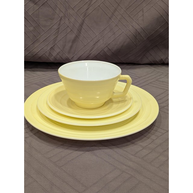 Blue Vintage Mid-Century Modern Hazel-Atlas "Moderntone" Platonite Pastel Dinnerware Set - 16 Pieces (Service for 4) For Sale - Image 8 of 13