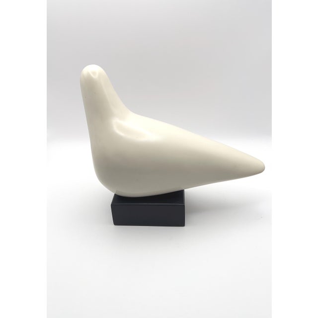 This minimalist dove sculpture is by American sculptor Cleo Hartwig, dating from the 1960s. It’s a streamlined foundry-...