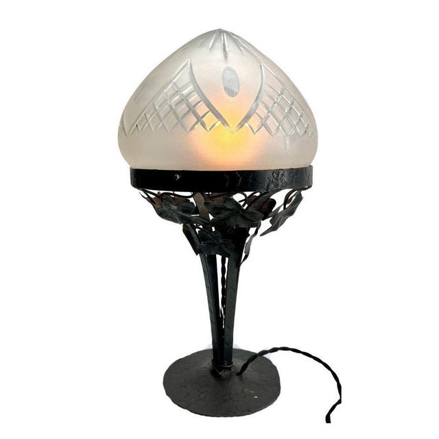 Art Nouveau Table Lamp in Wrought Iron with Glass Shade in the style of Val Saint Lambert, 1930s For Sale - Image 3 of 15