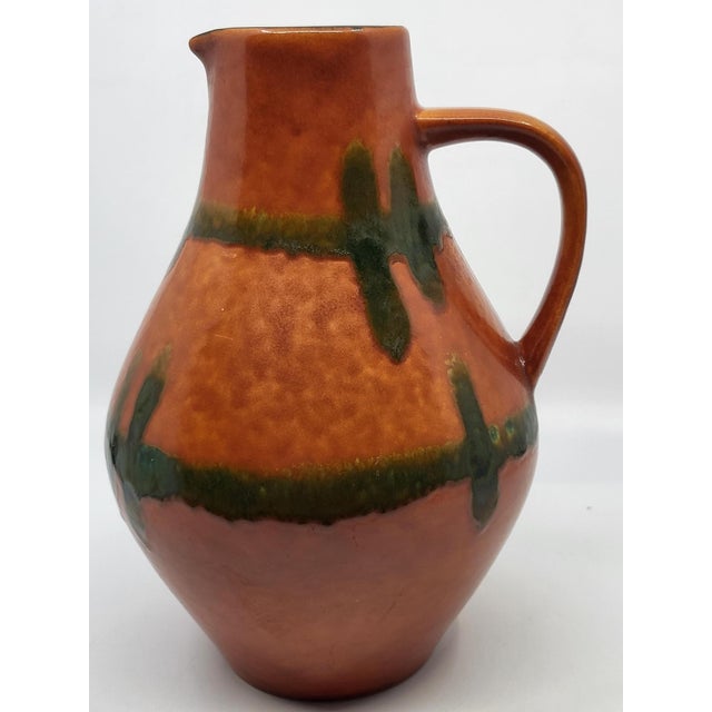 This vintage ceramic vase, made in West Germany in the 1970s, is an iconic piece of design from that era. Standing 26 cm...