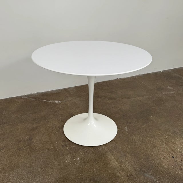 This iconic ‘Tulip’ table is the result of years of research and design revisions by Saarinen; in his search for a table...