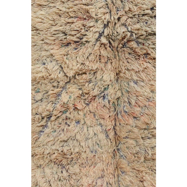 Mid-Century Modern Moroccan Vintage Rug - 5'7" X 10'6" Ft For Sale - Image 3 of 6