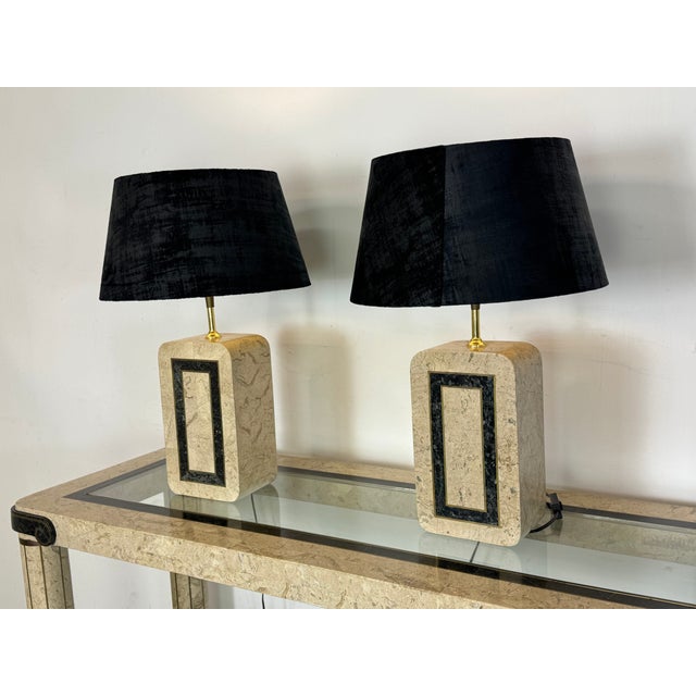 Vintage Italian Style Table Lamps in Travertine Marquetry with Brass Details from Maitland Smith, 1980s, Set of 2 For Sale - Image 4 of 11