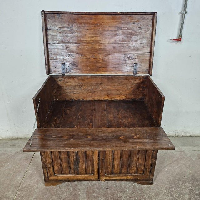 Antique Tuscan Kitchen Cupboard, 1890s, in Good conditions. Designed 1890 to 1919