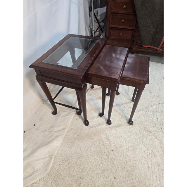 Vintage Mahogany 3-Piece Nesting Tables With Glass Top – Queen Anne Style For Sale - Image 4 of 5
