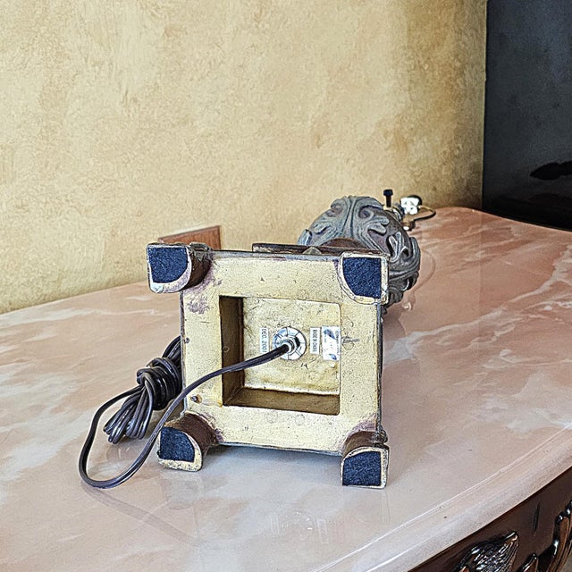 Vintage Ornate Resin Table Lamp – Traditional / Hollywood Regency Style For Sale - Image 14 of 18