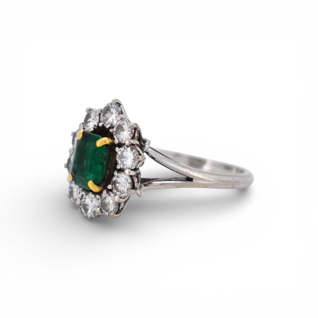 Vintage French Emerald & Diamond Daisy Ring - 18k White Gold - Circa 1990, Size 6.25 For Sale - Image 4 of 6
