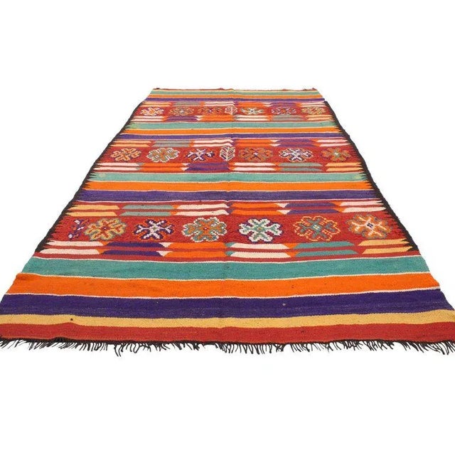 Vintage Berber Moroccan Kilim Rug with Modern Cabin Style, Flat-weave Kilim Rug 06'00 x 11'05. Displaying clean lines and...