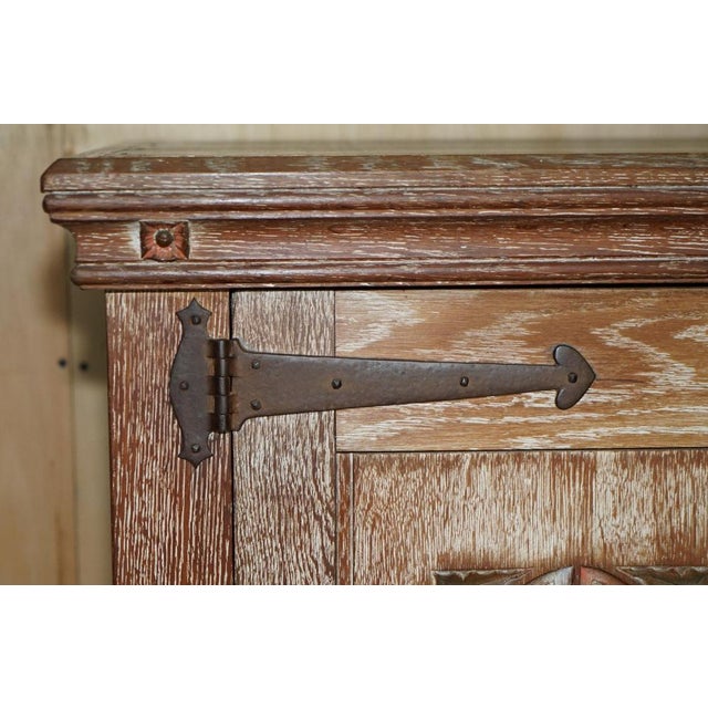 1930s Large Oak Wardrobe from Tudor Furniture, England, 1930s For Sale - Image 5 of 16