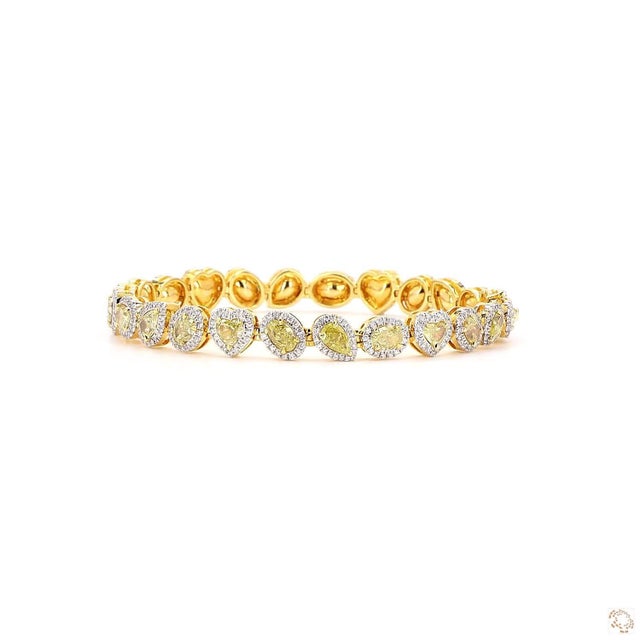 Modern 1.47 Carat Round Brilliant Cut White Diamond Yellow Diamond Gold Bracelet For Sale - Image 3 of 8