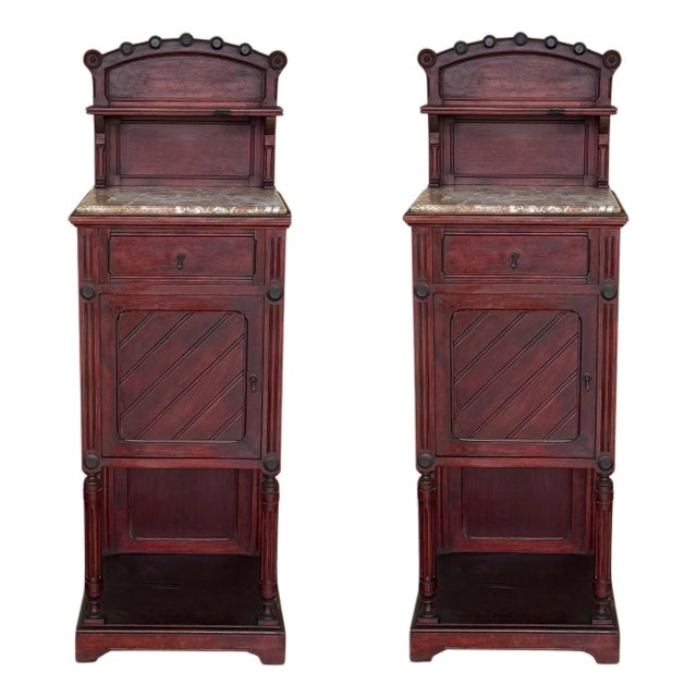 Early 20th Century Pair of Art Nouveau Italian Nightstands in Solid Walnut with crest For Sale