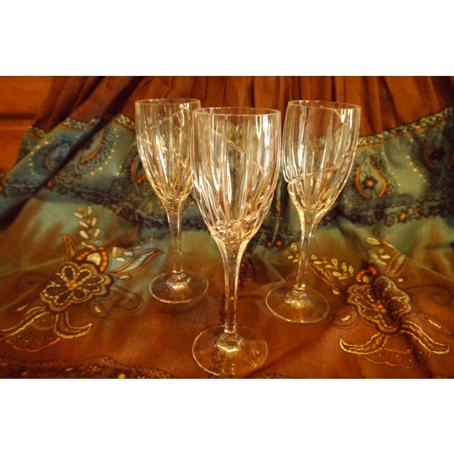 Set of 3 MIKASA Clear Crystal 'UPTOWN' Swirl Wine Glasses PRISTINE 8 1/8" tall, 2 3/8" across top, 2 5/8" foot. Holds...