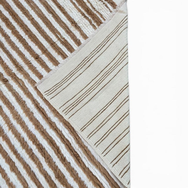 2010s Contemporary Turkish Tulu Rug | Geometric Medallion | 10x15 For Sale - Image 5 of 5