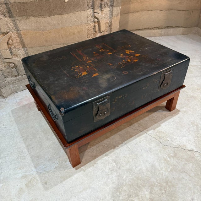 Chinese Lacquered Wooden Chest Coffee Table With Animated Palace Scene For Sale - Image 17 of 18