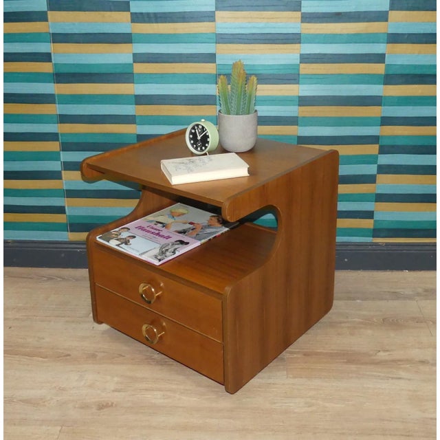 Great side table decoration! Practical small piece of furniture Originally, this was a popular spot for a record player,...