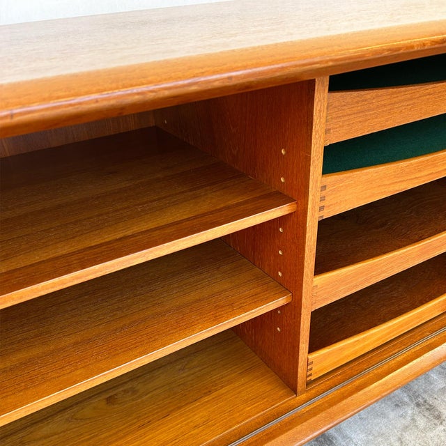 Model 156 Sideboard in Teak by Isabel Bernhard for Pedersen & Søn, 1960s For Sale - Image 4 of 14