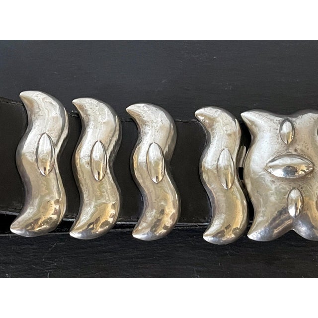 Silver Bespoken Leather Belt with Sculptural Sterling Buckles Graziella Laffi For Sale - Image 8 of 12
