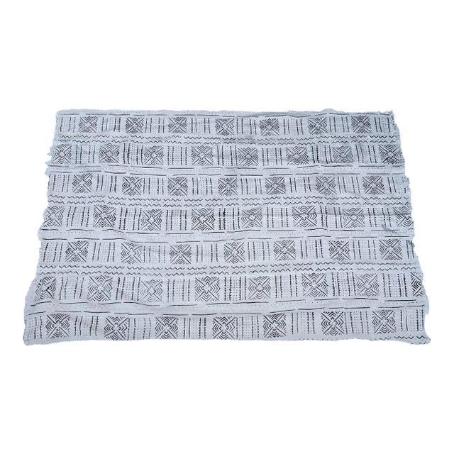 Early 20th Century White and Black Mudcloth Textile Mali 58 x 40 MATTER COLLECTION For Sale