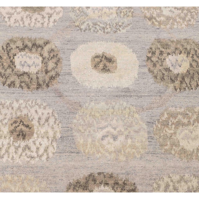 Concentric Circle Pattern Carpet, 11' 6" X 9' 1" For Sale In New York - Image 6 of 9