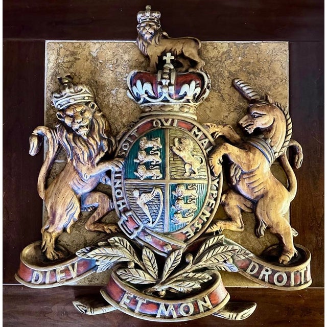 1930s Early 20th Century Large English British Plaster Royal Coat of Arms Wall Plaque For Sale - Image 5 of 18
