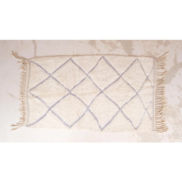 White Textured Beni Ourain Rug - 6.5 X 3.9 Ft For Sale In Cleveland - Image 6 of 12