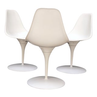 Set of 3 Mid Century Modern Tulip Base White Fiberglass Side Dining Chairs MINT! For Sale