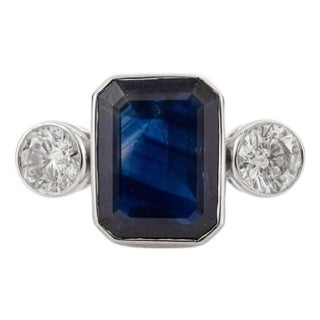 Art Deco Style Natural 3.33 Ct Blue Sapphire & Diamond 18k Gold Three-Stone Ring Size 5 For Sale