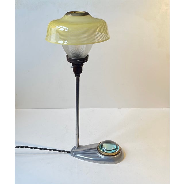 Art Deco Jewelers Streamline Table Lamp in Striped Glass with Bakelite and Aluminum, 1930s For Sale - Image 16 of 16