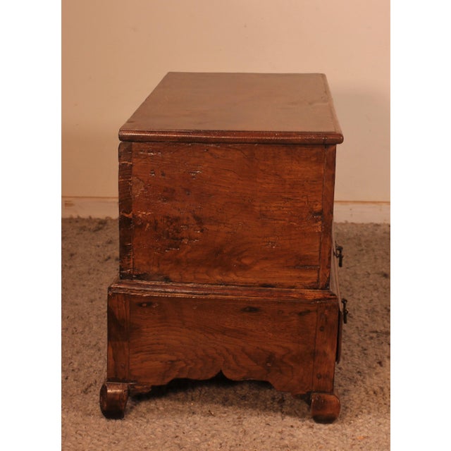 Brown Small 18th Century English Chest in Oak For Sale - Image 8 of 16