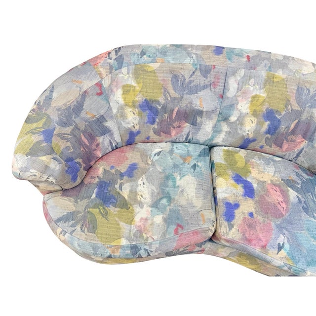 1990s 1990 Postmodern Kagan Style Biomorphic Kidney Bean Shaped Curved Platform Carson’s Loveseat Sofa For Sale - Image 5 of 12