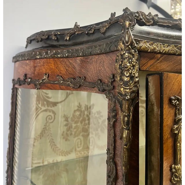 1980s Antique 19th C. French Louis XV Vernis Martin Ormolu Serpentine Vitrine Cabinet For Sale - Image 5 of 18