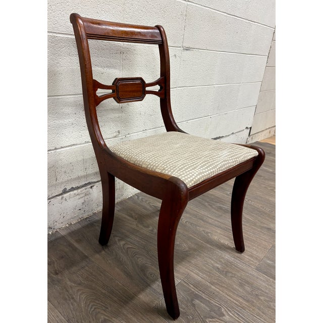 Traditional Vintage Drexel Duncan Phyfe Regency Style Pierced Bow Back Dining Side Chair For Sale - Image 3 of 8