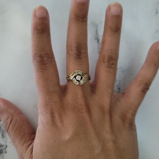 ♥ Ring Summary ♥ Main Stone: Diamond Approx. Carat Weight: .92cttw Diamond Clarity: SI1/SI2 Diamond Color: H/I Band...