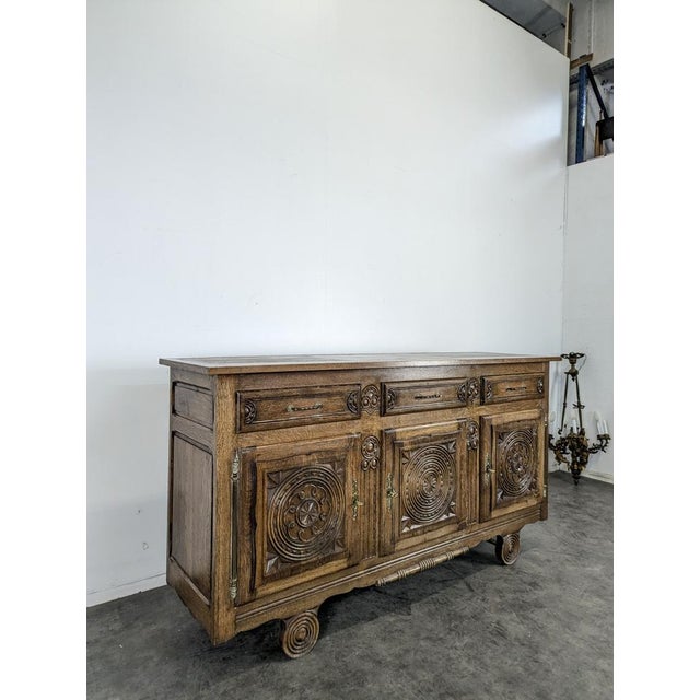 Brutalist Carved Oak Sideboard, in Very Good conditions.
