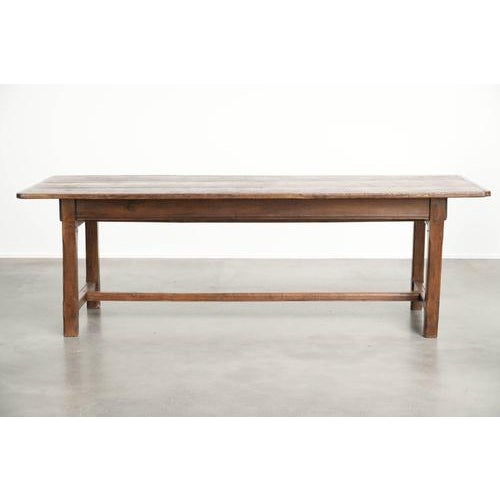 This antique 18th-century dining table, which seats 6 to 8 people, is made of oak and has a sturdy appearance. The table...