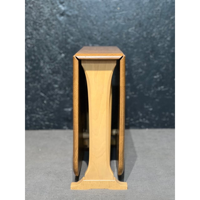 Ercol Small Occasional Table in Elm by Lucian Ercolani for Ercol, 1970s For Sale - Image 4 of 7