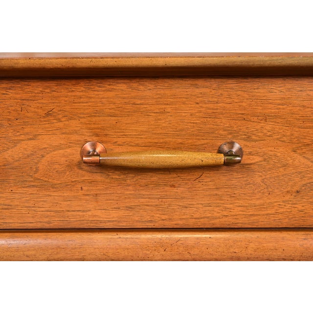 Brown Heritage Henredon Mid-Century Modern Sculpted Walnut Nightstands, Pair For Sale - Image 8 of 16