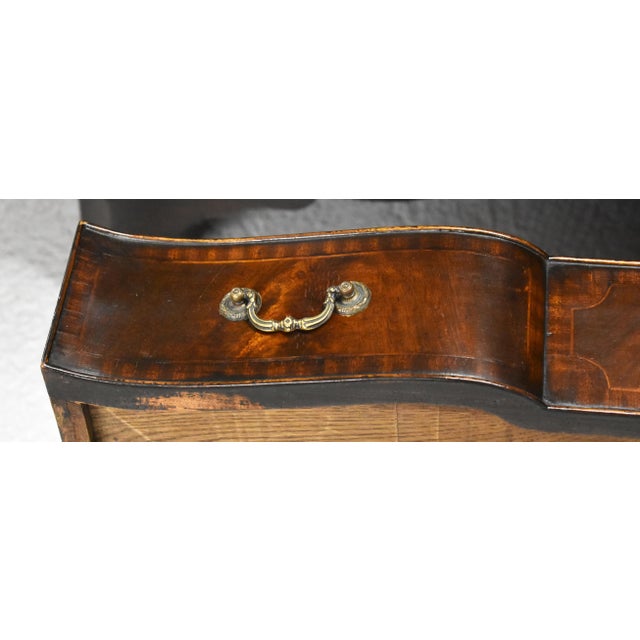 Wood 20th Century English Edwardian Flame Mahogany Serpentine Chest, 1890s For Sale - Image 7 of 10