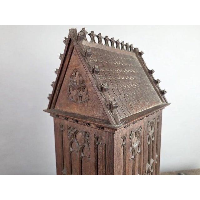 Small Neo-Gothic Style Niche in Finely Carved Oak, 19th For Sale - Image 5 of 12