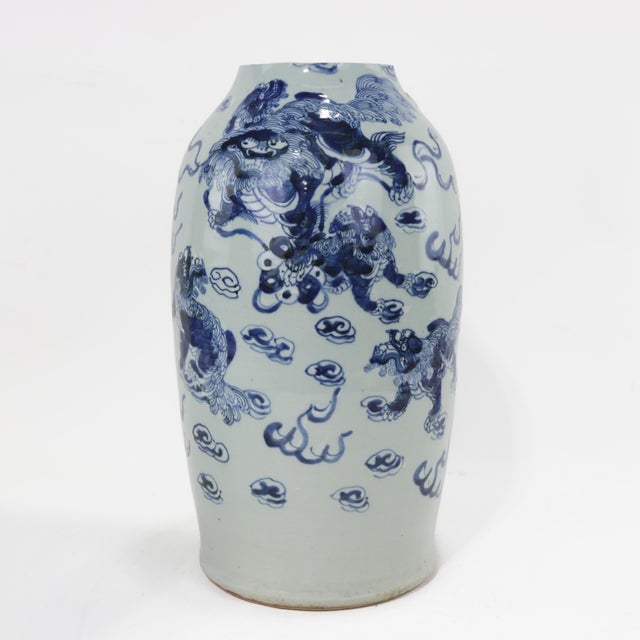 19th Century Chinese Blue and White Porcelain Vase With Foo Lions and Cloud Motif For Sale - Image 13 of 13