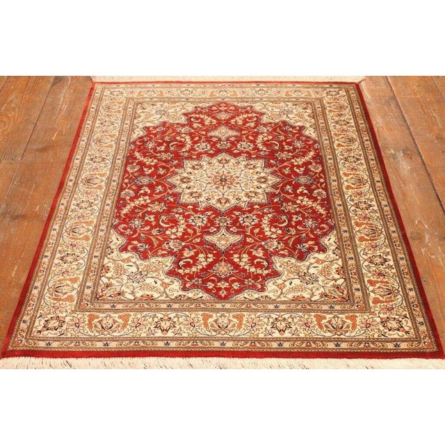 Middle Eastern Rug in Wool For Sale - Image 4 of 11