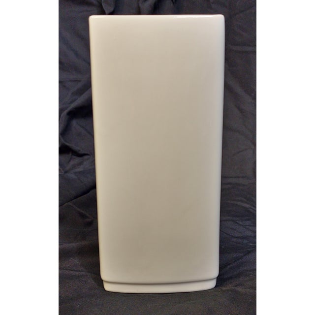 Elegant 1950s Rare Vase. Bone White. Rectangular in Shape. Handdekoriert (handcrafted). If exquisite and understated is...