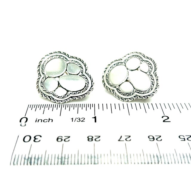 1990s Pair of John Hardy Estate Kali Pebble Omega Back Earrings Silver For Sale In New York - Image 6 of 7