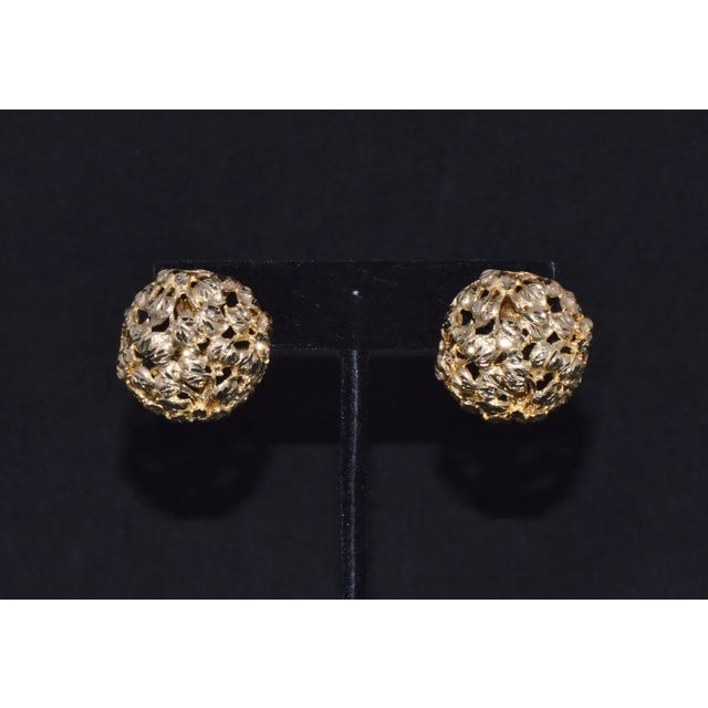 Stunning SAK Italy 14K Solid Gold Faceted Cluster Earrings, A Pair For Sale In Dallas - Image 6 of 9
